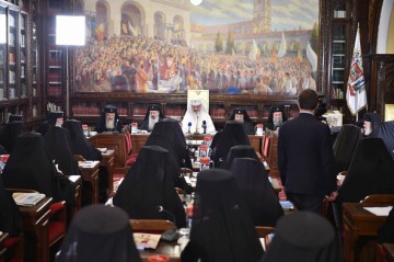 BOR: Preoţii să fie atenţi la ce postează în mediul virtual